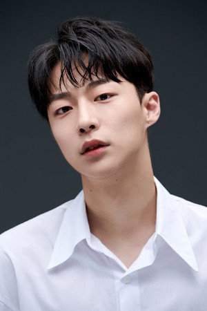 Bae In-hyuk portrait
