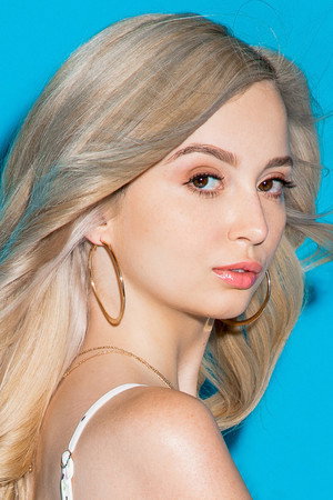 Lexi Lore portrait