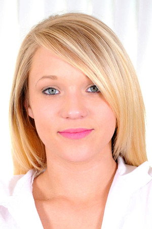 Teagan Summers portrait