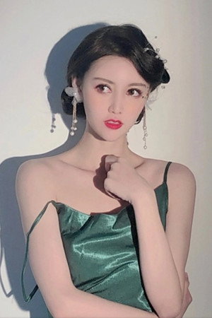 Liu Sasa portrait