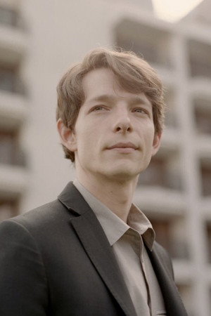Mike Faist portrait