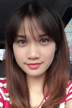 Devi Noviaty portrait