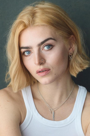 Tara Lee portrait