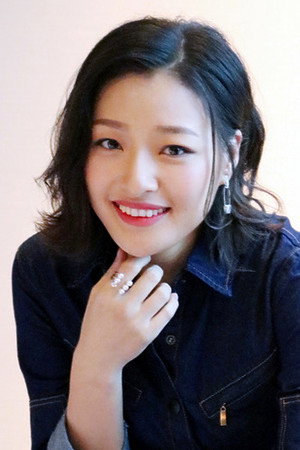 Lang Yueting portrait