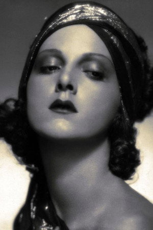 Lia Torá portrait