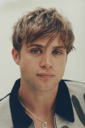 Leo Woodall portrait