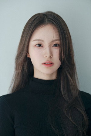 Han Yoo-eun portrait
