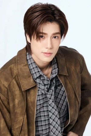 Phuwin Tangsakyuen portrait