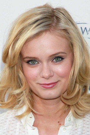 Sara Paxton portrait