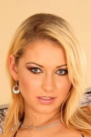 Nikki Sandz portrait