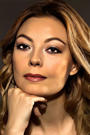 Özge Özder portrait