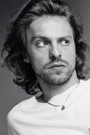 Metin Akdülger portrait