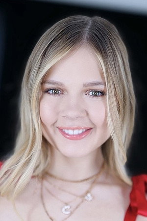 Coco Lovelock portrait