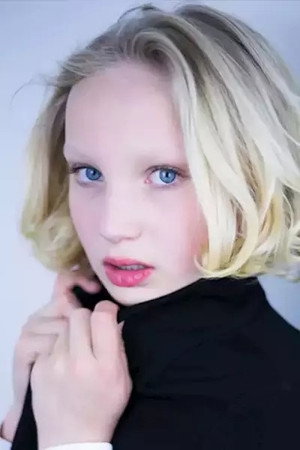 Helena Zengel portrait