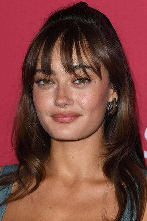 Ella Purnell portrait