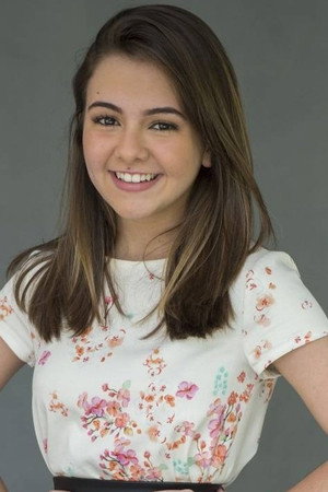 Klara Castanho portrait