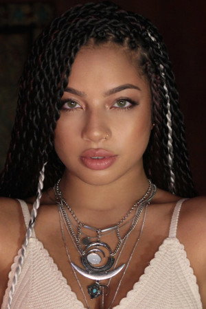 Kiana Ledé portrait