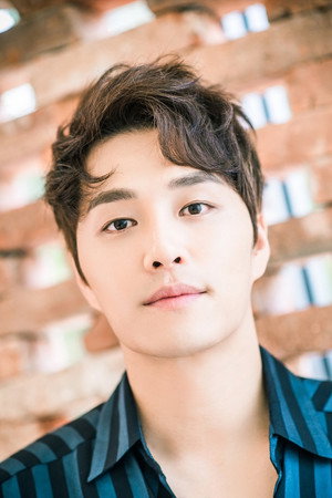 Min Woo-hyuk portrait
