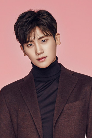 Park Hyung-sik portrait