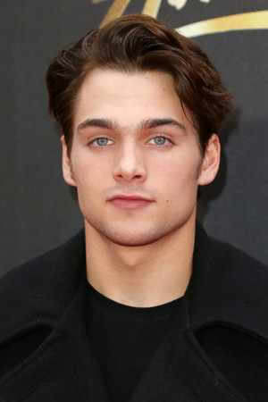 Dylan Sprayberry portrait