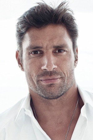 Manu Bennett portrait