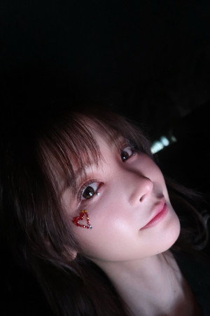 Kana Momonogi portrait