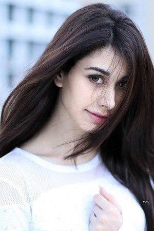Hira Warina portrait