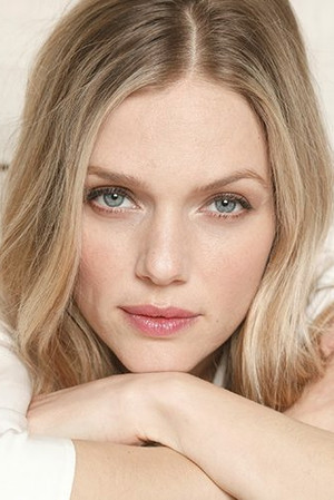 Tracy Spiridakos portrait