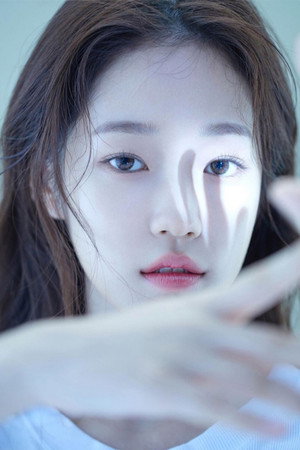 Roh Yoon-seo portrait