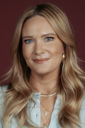 Sarah J. Maas portrait