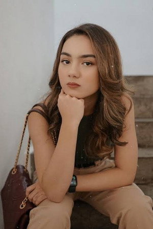 Ersya Aurelia portrait