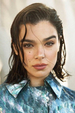Hailee Steinfeld portrait