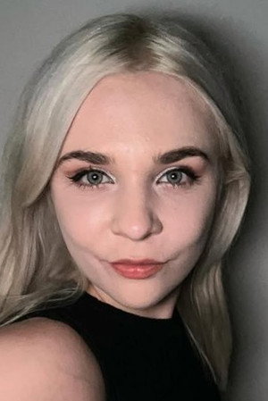 Ellie Shou portrait