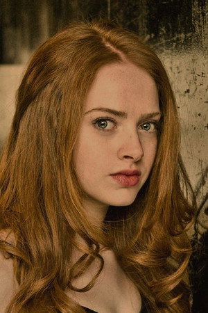 Zoé De Grand Maison portrait