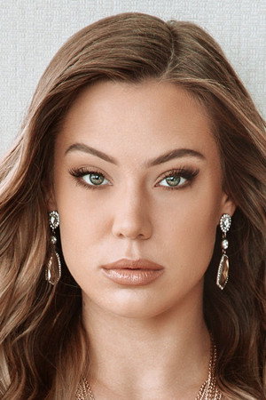 Avery Cristy portrait