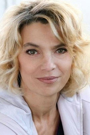 Isabelle Linnartz portrait