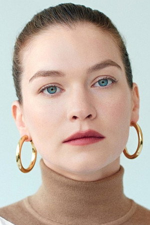 Hannah Gross portrait