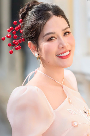 Hà Hương portrait