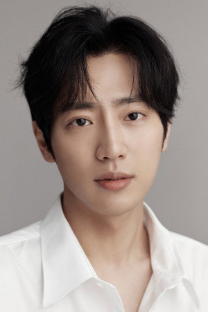 Lee Sang-yeob portrait