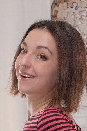 Liona Bee portrait