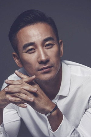 Uhm Tae-woong portrait