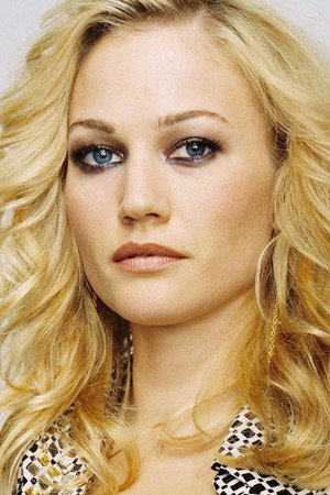 Sarah Wynter portrait