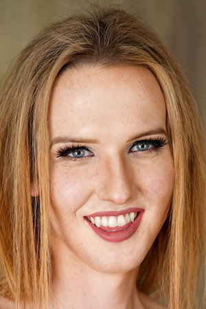 Kayleigh Coxx portrait