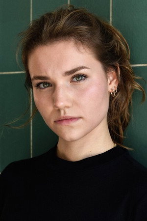Carolin Garnier portrait