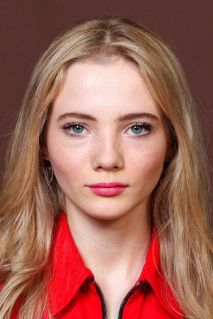 Freya Allan portrait