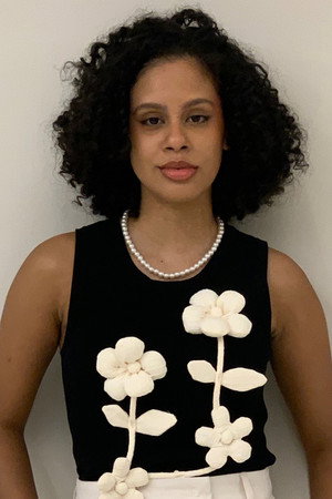 Bia Ávila portrait