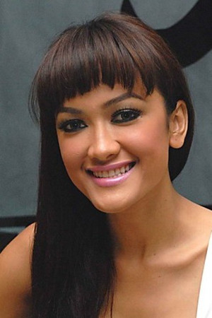 Julia Perez portrait