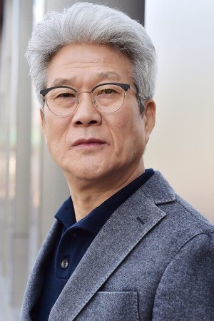 Lee Do-gyeong portrait