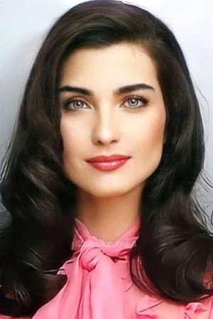 Tuba Büyüküstün portrait