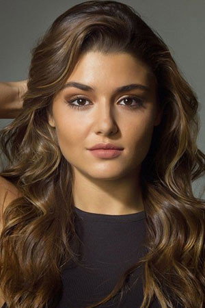 Hande Erçel portrait